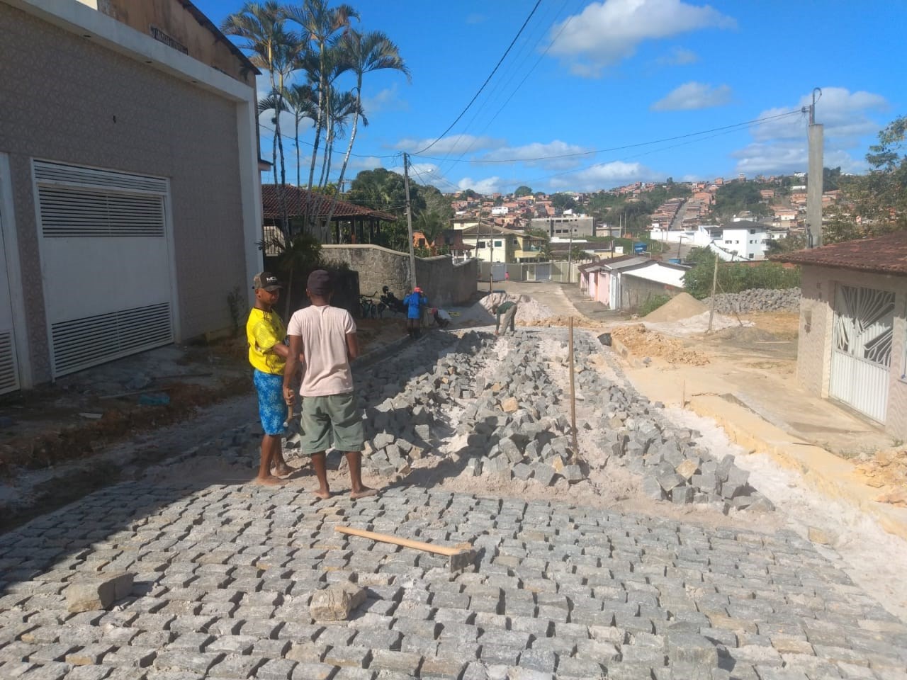 Camacã: Rua Ibicaraí no Bairro Nova Ipanema recebe calçamento
